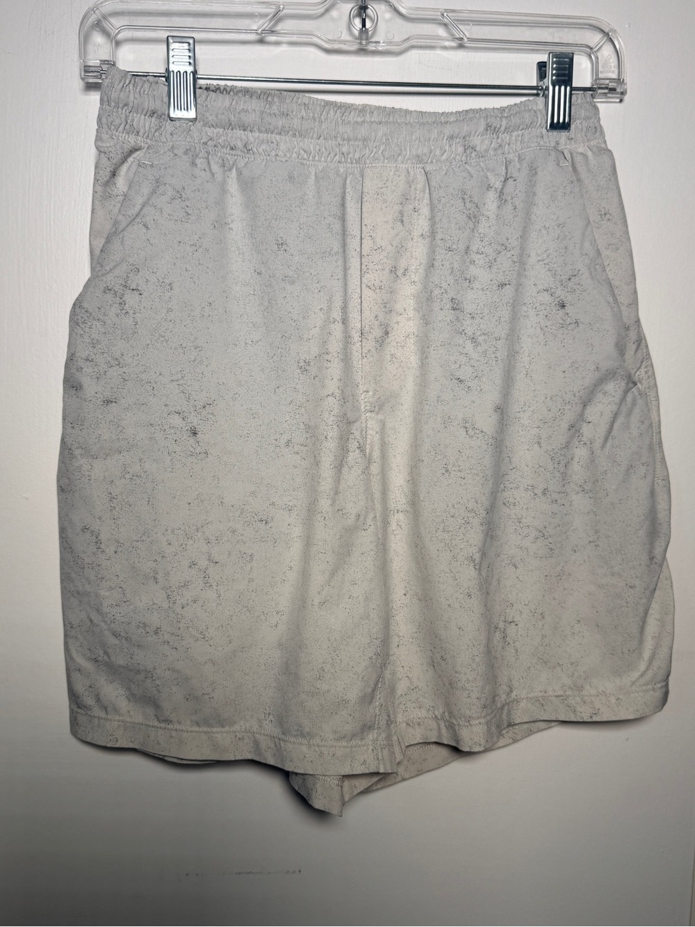 Lululemon Pace Breaker Linerlesss Gravel Dust White Opal Mens Shorts Small